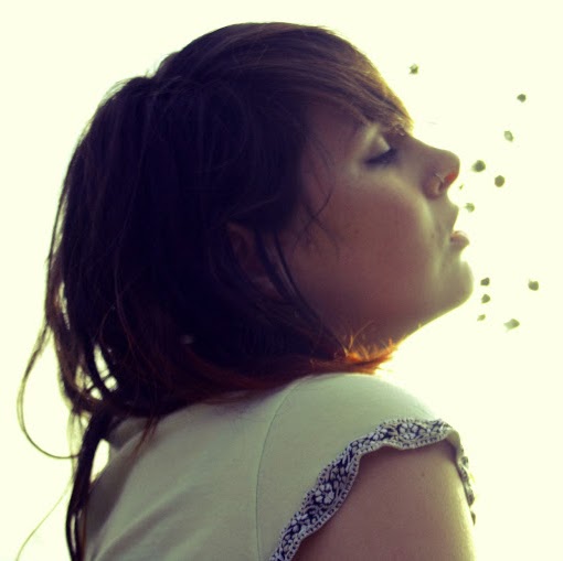 Louise Harvey Photo 18