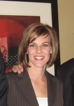Elizabeth Sanders Photo 37