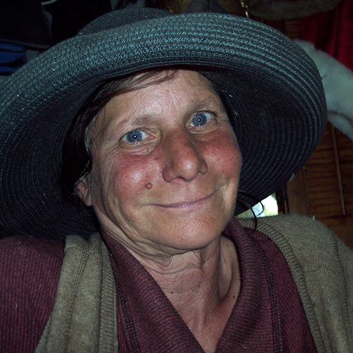 Gloria Hansen Photo 11
