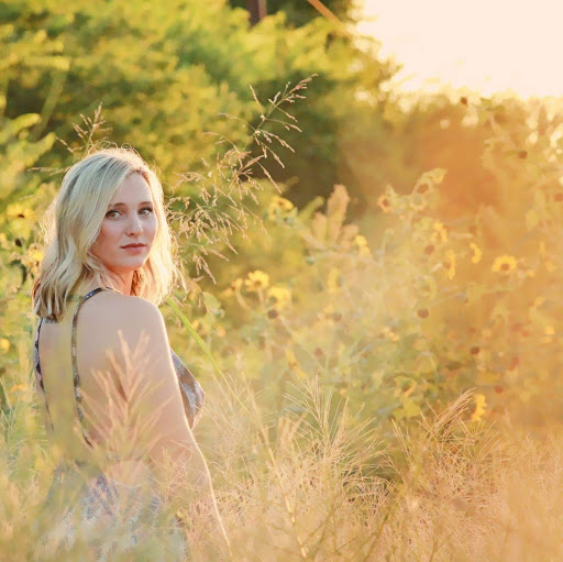 Stephanie Phillips Photo 10