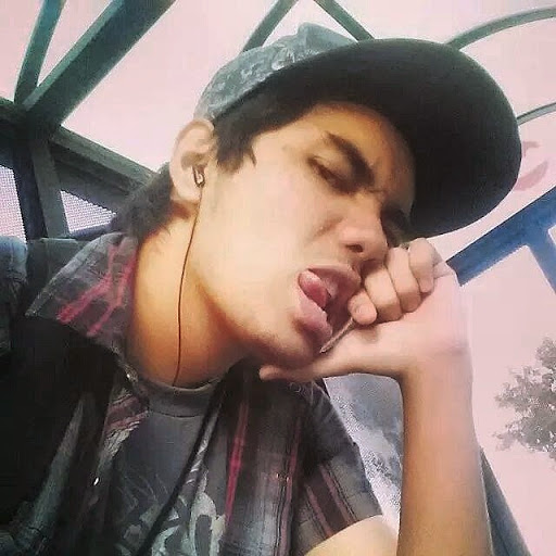 Adrian Oliver Photo 38