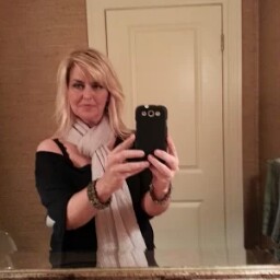 Renee Davies Photo 26