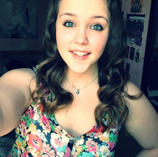 Katie Stapleton Photo 10