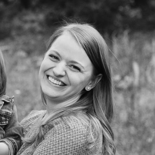 Sara Hansen Photo 31