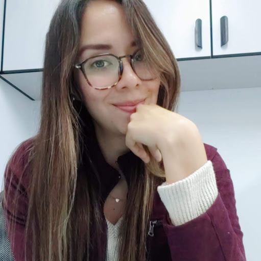 Elizabeth Arias Photo 29