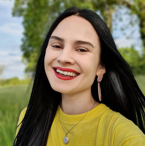 Louise Watson Photo 15