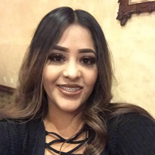 Elizabeth Aleman Photo 12