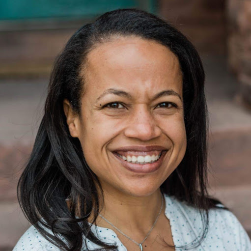 Angela Daniels Photo 37