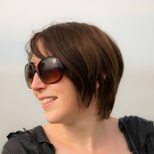 Angela Dickinson Photo 17