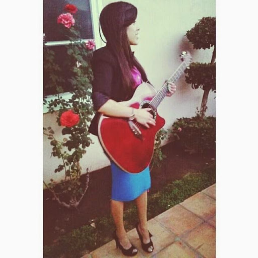 Julissa Martinez Photo 15