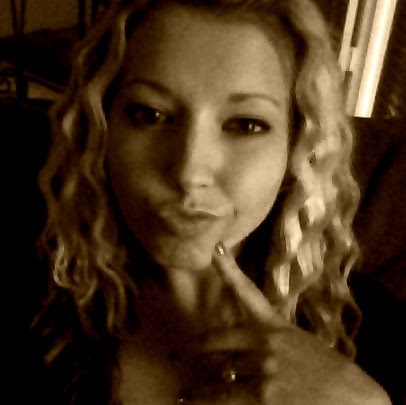 Kelly Simon Photo 17