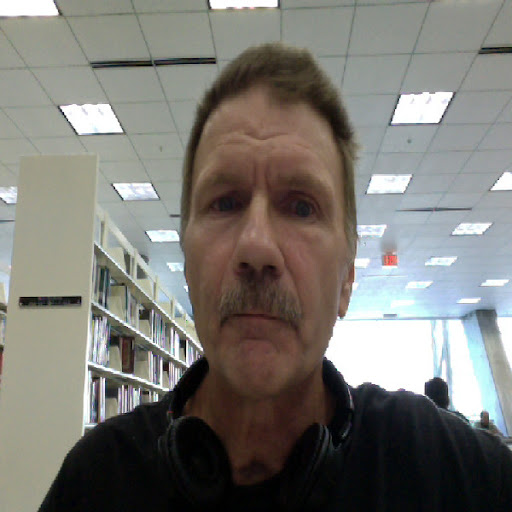 Stephen West Photo 17