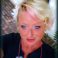 Rebecca Peek Photo 14