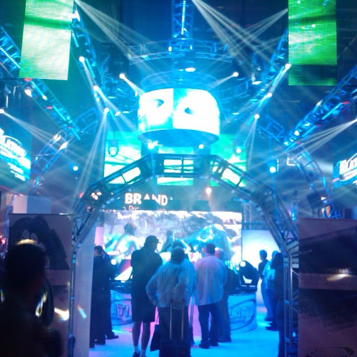 Suzanne Gregory Photo 18