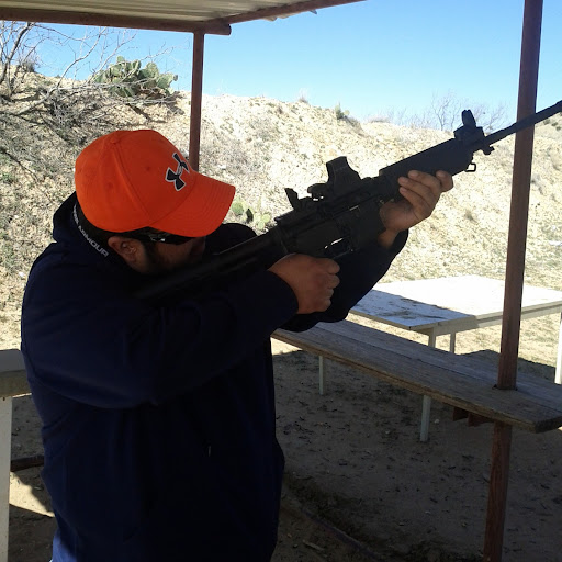 Erik Martinez Photo 16