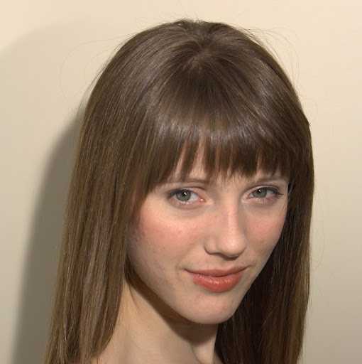 Emily Thompson Photo 31