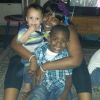 Michelle Holman Photo 23