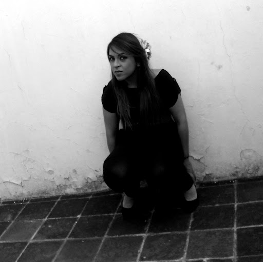 Alejandra Lara Photo 13