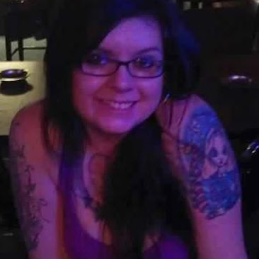 Aimee Banks Photo 12