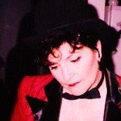 Joelle Fernandez Photo 7