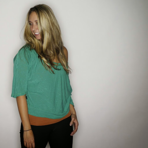 Robyn Hansen Photo 15