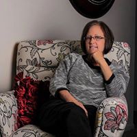 Julie Swanson Photo 15