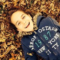 Sarah Watts Photo 31