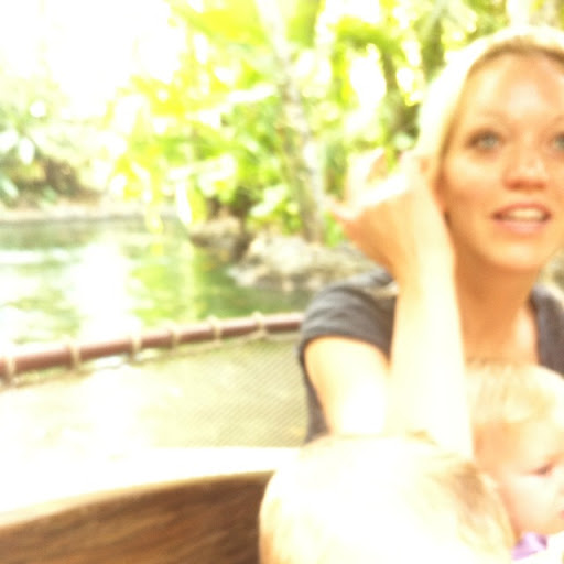 Michelle Emery Photo 37