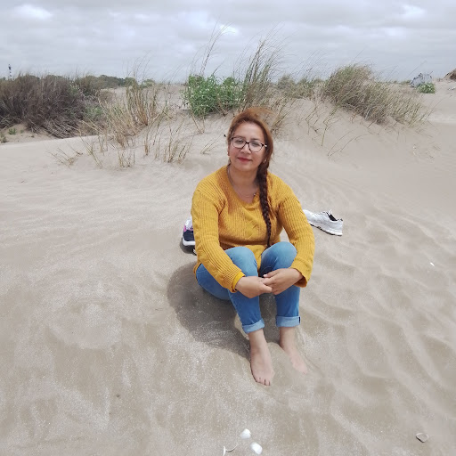 Cynthia Martinez Photo 26
