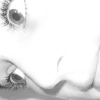 Sara Bonilla Photo 20