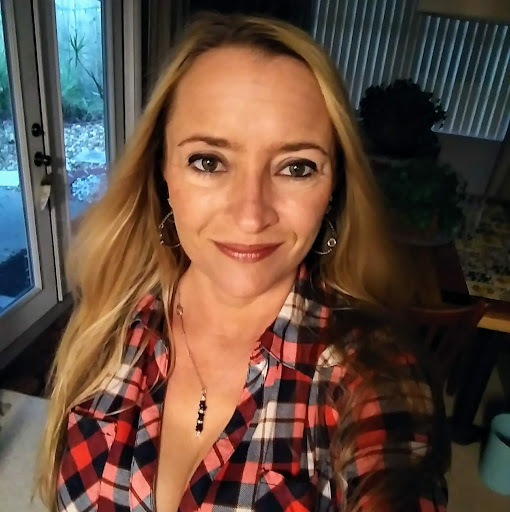 Sarah Swann Photo 17