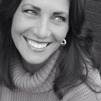 Lauren Hodges Photo 19