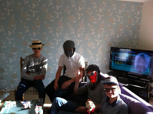 Harry Perry Photo 34