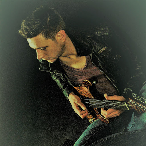 Robin Burrows Photo 12