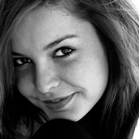 Dee Torres Photo 10