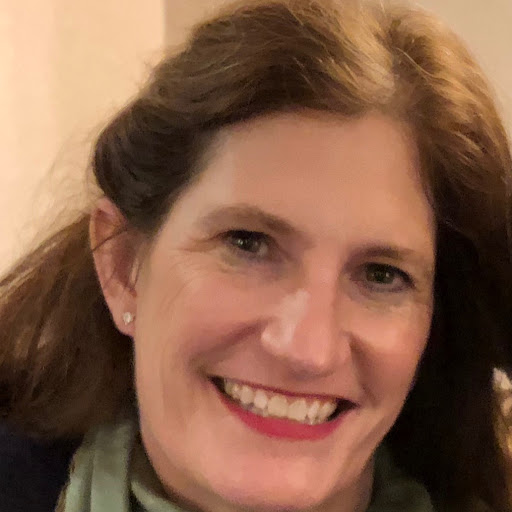 Elizabeth Hampton Photo 19