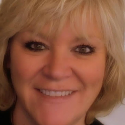 Connie Mitchell Photo 17