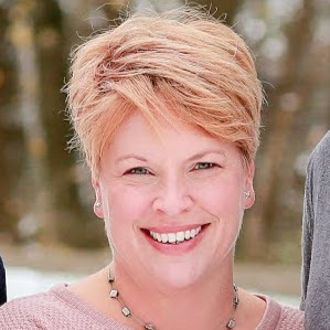 Amy Dobson Photo 11