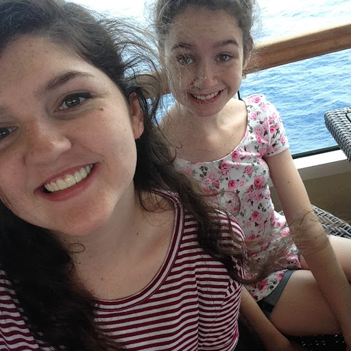 Julia Mercer Photo 20