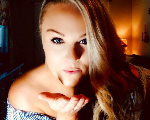 Samantha Lee Photo 18