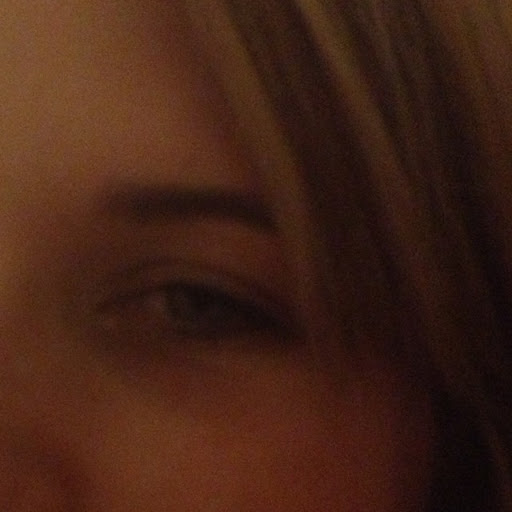 Kathryn Flores Photo 32