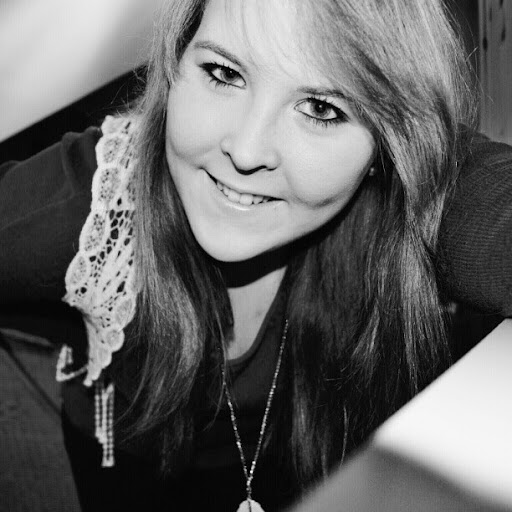 Julia Peer Photo 1