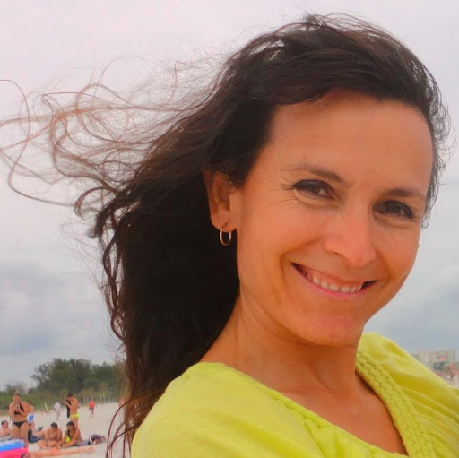 Suzanne Smith Photo 28