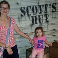 Charlotte Weeks Photo 14