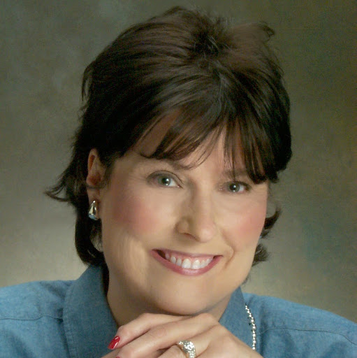 Stephanie Hartman Photo 25