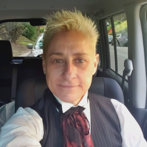 Laura Sutherland Photo 32