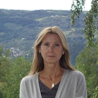 Julie Markham Photo 7