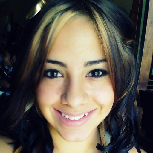 Adriana Gomez Photo 5
