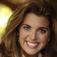 Stephanie Olsen Photo 22