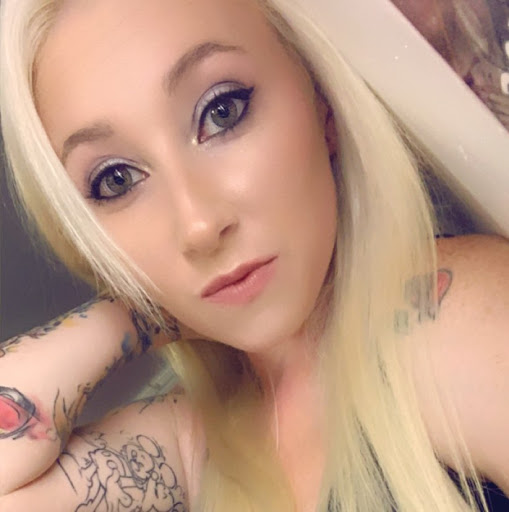 Sarah Saunders Photo 25